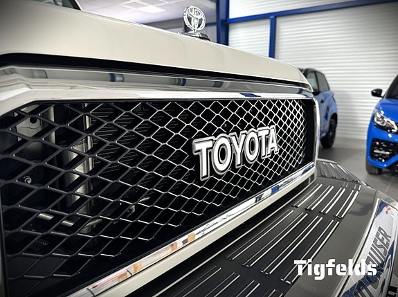 Toyota Land Cruiser 6 of 15