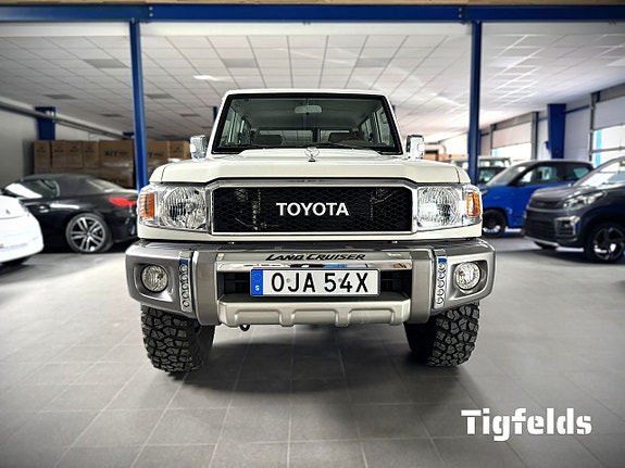 Toyota Land Cruiser 5 of 5