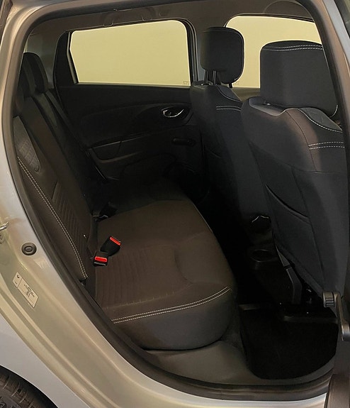 Renault Clio 11 of 12
