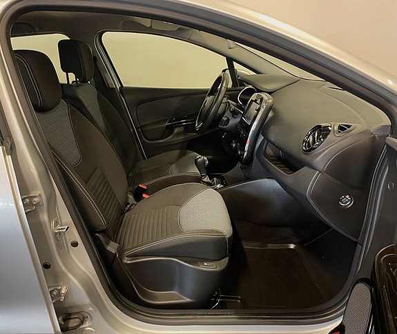 Renault Clio 10 of 12