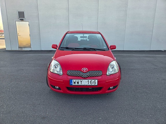 Toyota Yaris 3 of 5