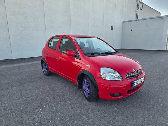 Toyota Yaris 2 of 5