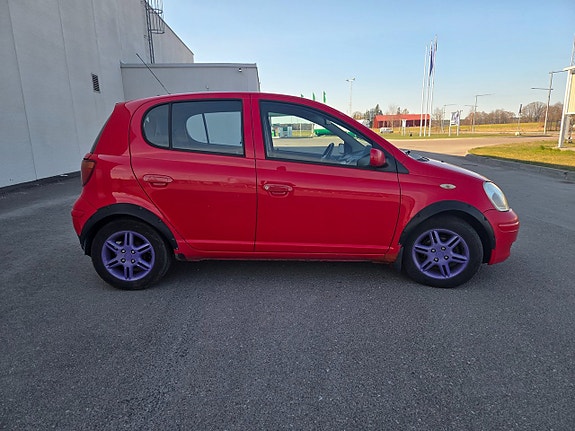 Toyota Yaris 4 of 5