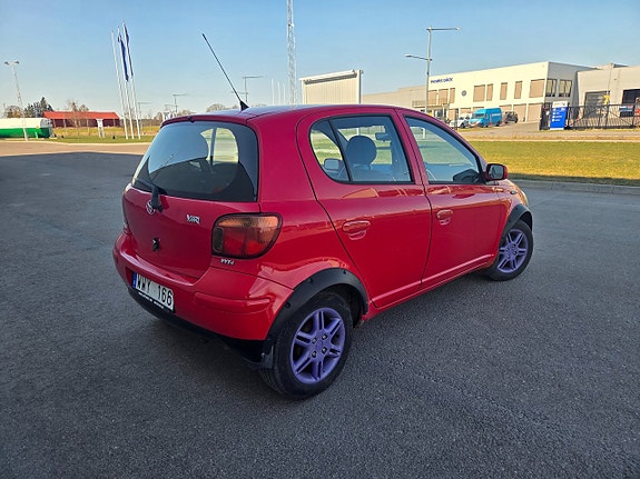 Toyota Yaris 5 of 5