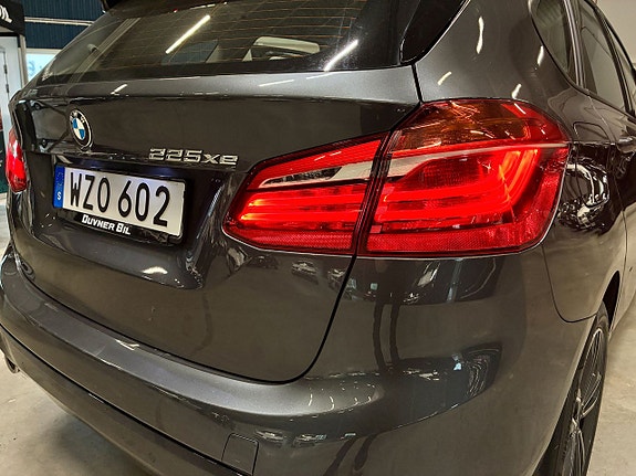 BMW 225xe 9 of 25