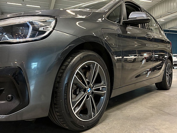 BMW 225xe 10 of 25