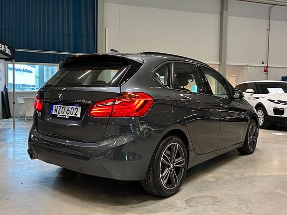 BMW 225xe 3 of 25