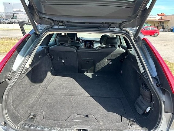 Volvo V90 2 of 6