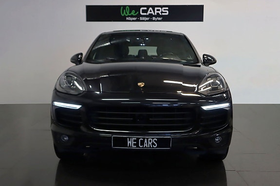 Porsche Cayenne 5 of 5