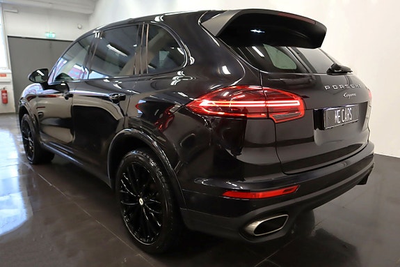Porsche Cayenne 7 of 23