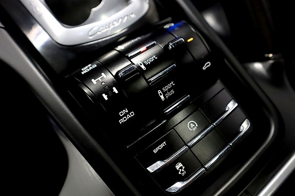Porsche Cayenne 16 of 23