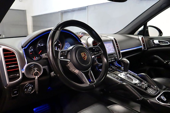 Porsche Cayenne 12 of 23