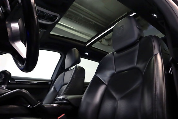 Porsche Cayenne 17 of 23