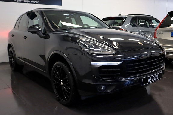 Porsche Cayenne 3 of 5