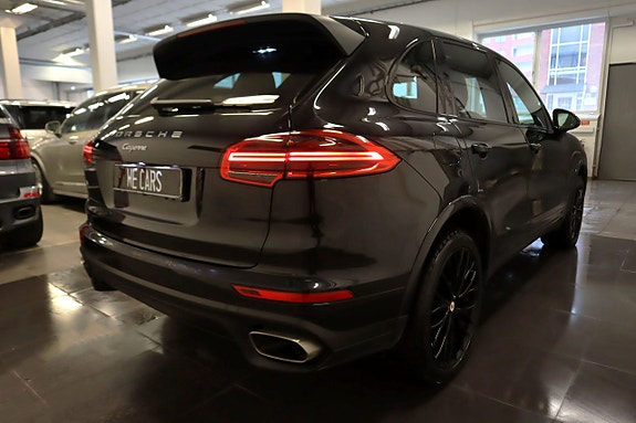 Porsche Cayenne 11 of 23