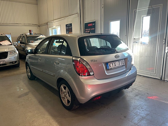 Kia Rio 4 of 5