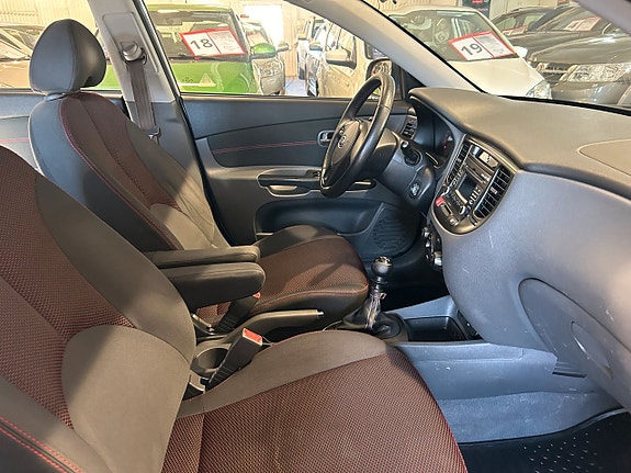 Kia Rio 8 of 10