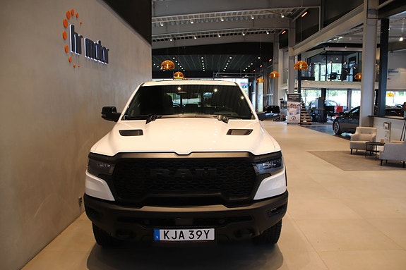 Dodge RAM 1500 2 of 5