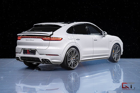 Porsche Cayenne Turbo S 8 of 26