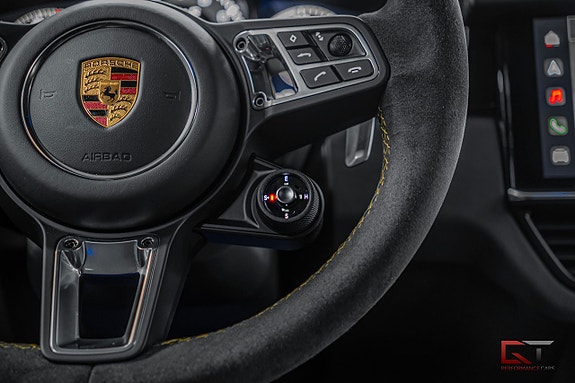 Porsche Cayenne Turbo S 26 of 26