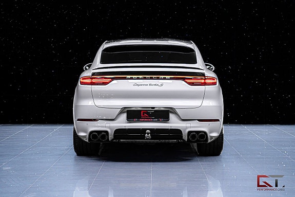 Porsche Cayenne Turbo S 7 of 26