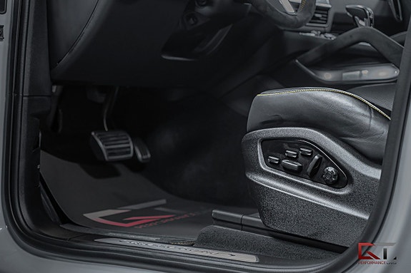Porsche Cayenne Turbo S 17 of 26