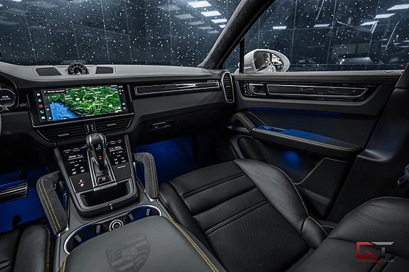 Porsche Cayenne Turbo S 20 of 26