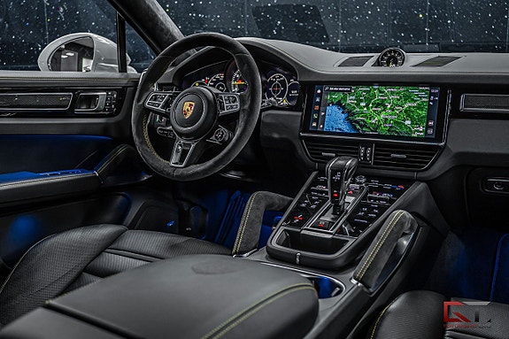 Porsche Cayenne Turbo S 24 of 26