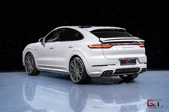 Porsche Cayenne Turbo S 6 of 26