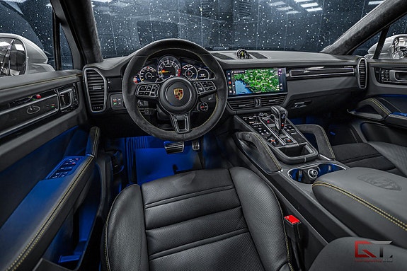 Porsche Cayenne Turbo S 11 of 26