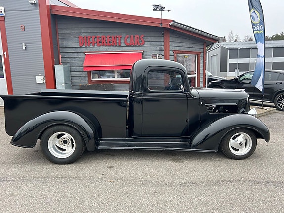 Chevrolet Pick-Up 4 of 5