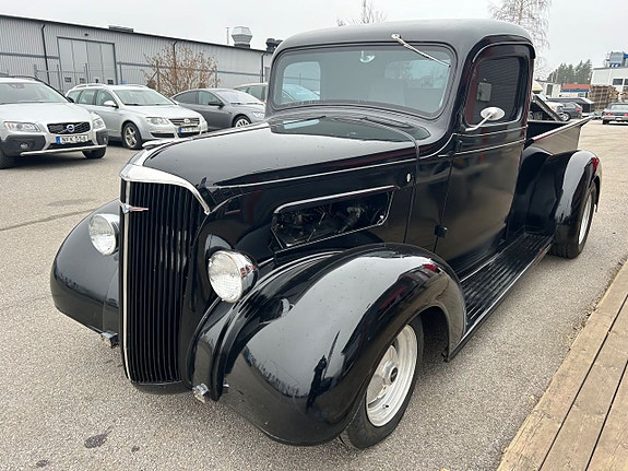 Chevrolet Pick-Up 3 of 5