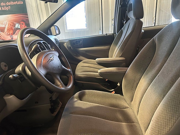 Chrysler Voyager 7 of 15