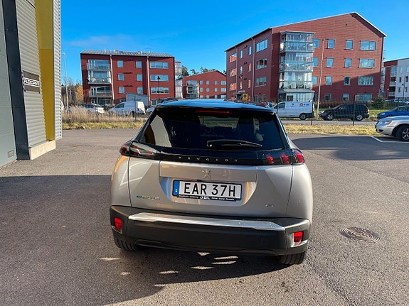 Peugeot e-2008 3 of 5