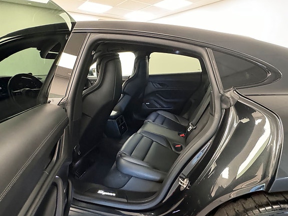 Porsche Taycan 4S 14 of 16