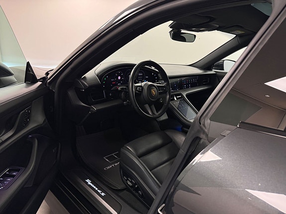 Porsche Taycan 4S 3 of 16