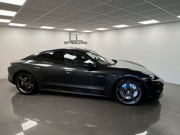 Porsche Taycan 4S 7 of 16