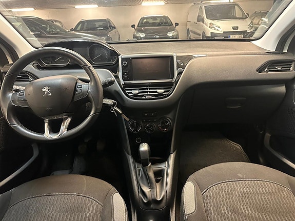 Peugeot 208 11 of 13