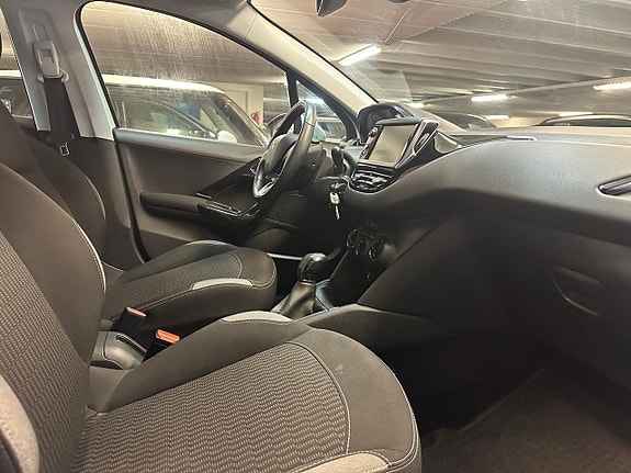 Peugeot 208 10 of 13