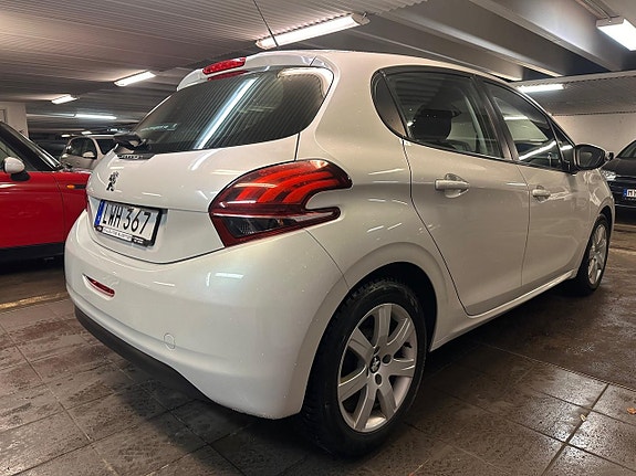 Peugeot 208 5 of 5