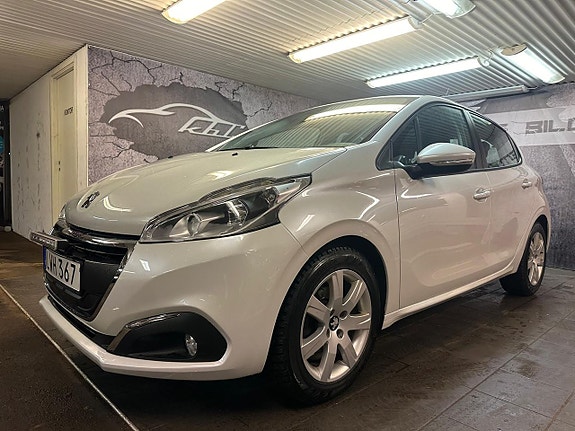 Peugeot 208 3 of 5