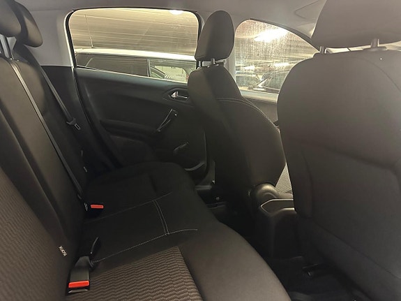 Peugeot 208 9 of 13