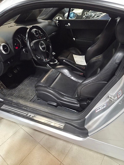 Audi TT 3 of 5