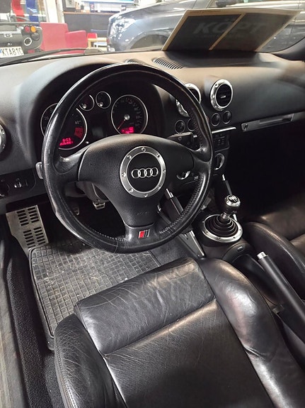 Audi TT 2 of 5