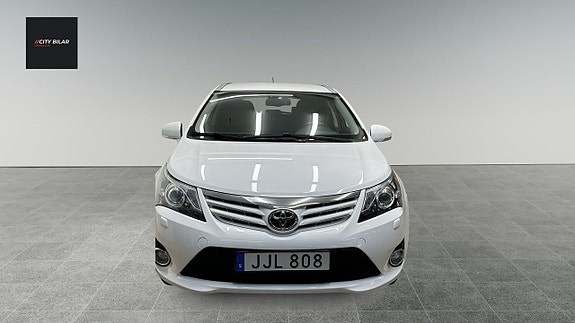 Toyota Avensis 2 of 5