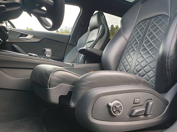 Audi S4 4 of 5