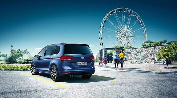 Volkswagen Touran 2 of 3