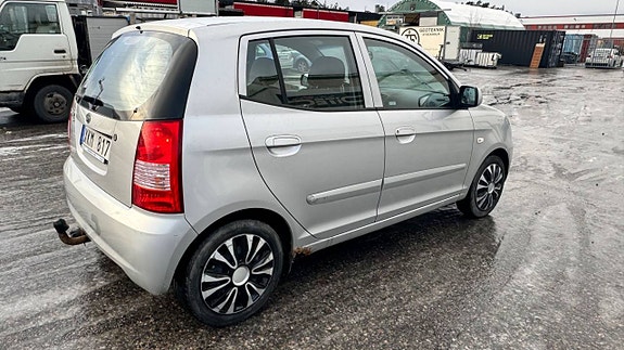 Kia Picanto 4 of 7