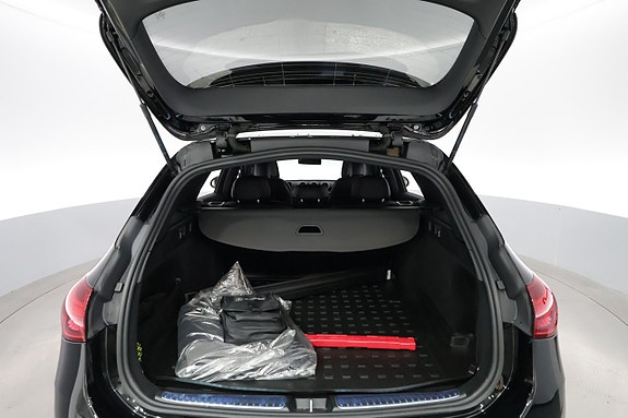 Mercedes-Benz C200 23 of 25