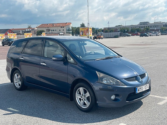 Mitsubishi Grandis 2 of 3